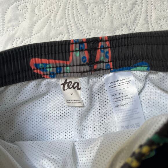 NWT Tea Collection Caribbean Reef Mid Length Swim Trunks Size 2 - Picture 4 of 4